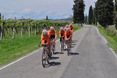 Vídeo: Así entrena el Euskaltel la crono por equipos del Giro